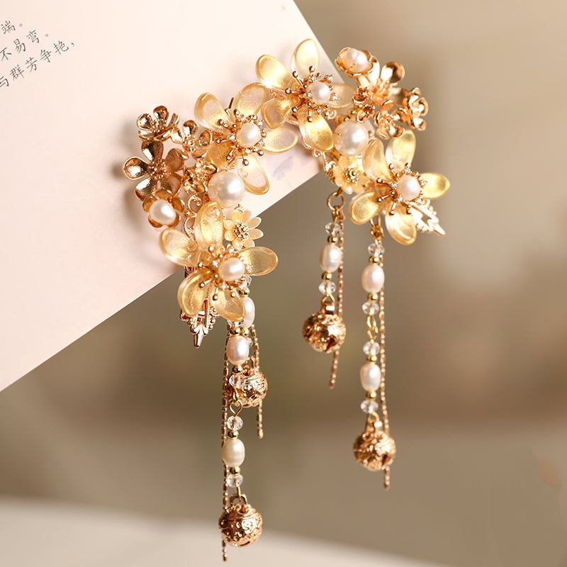 Retro Fashion Accessory With Bell And Tassel Hair Clip